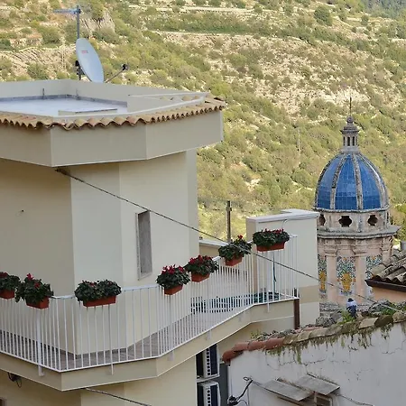 Iblachiara רגוזה